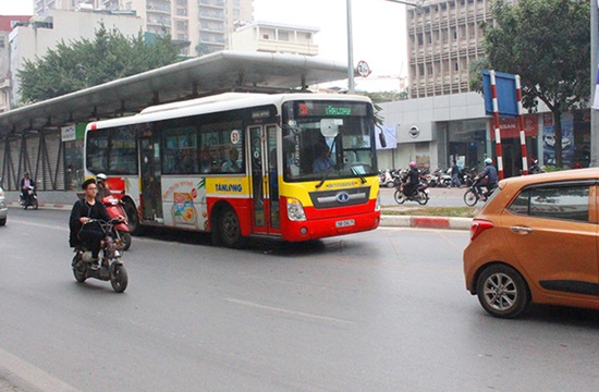 Hiểm hoạ khi buýt thường chạy chung làn buýt nhanh