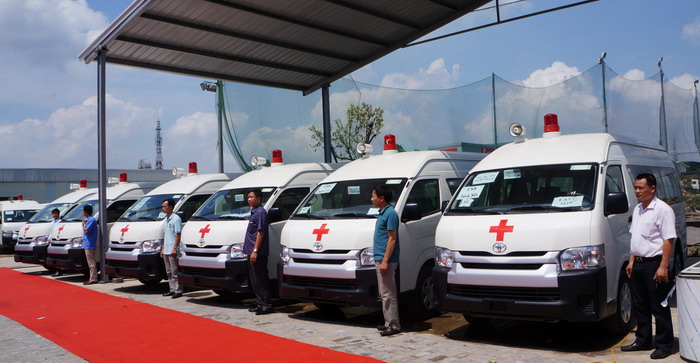 Bàn giao xe cứu thương hiện đại cho 46 tỉnh, thành phố