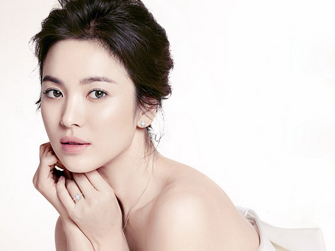 Song Hye Kyo bị đe dọa tống tiền và tạt axit