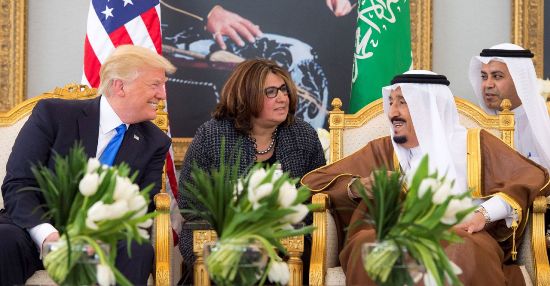 Quốc vương Ả-rập Xê-út Salman bin Abdulaziz Al Saud tiếp đón Tổng thống Donald Trump ở Riyadh
