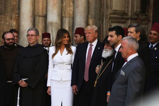 Tổng thống Donald Trump và Đệ nhất phu nhân Melania Trump đến thăm nhà thờ Holy Sepulchre (Nhà thờ mộ Chúa) tại Jerusalem, một trong những nhà thờ cổ xưa nhất thế giới.