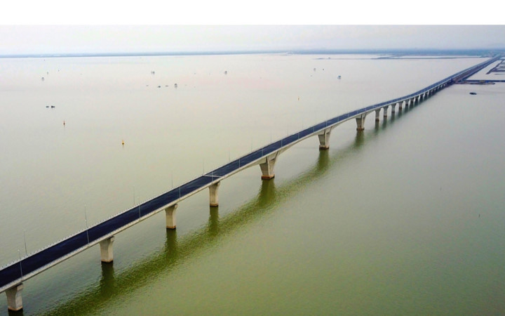 Cầu Tân Vũ dài 5km, được Bộ Giao thông Vận tải phê duyệt tháng 10/2010, có tổng mức đầu tư gần 11.850 tỷ