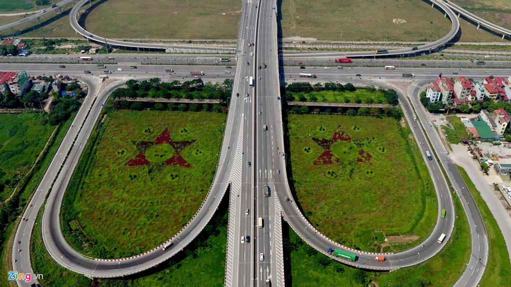 Để hoàn thiện nút giao này, các nhà thầu đã mở rộng quốc lộ 5 qua đây rộng 60 m; xây dựng thêm 4 nhánh cầu từ đường phía bắc cầu Thanh Trì kết nối với quốc lộ 5 chiều Hà Nội - Hải Phòng để tách nhập từ đường vành đai 3 với quốc lộ 5.
