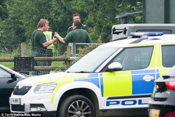 Cảnh sát đang phong tỏa vườn thú để điều tra vụ việc
