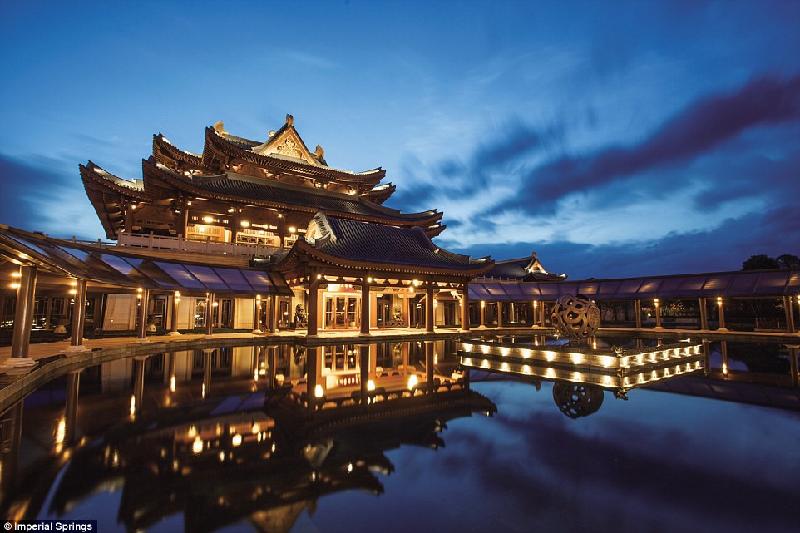 Cách thành phố Quảng Châu khoảng một tiếng đi xe, Imperial Springs là khu nghỉ dưỡng năm sao nằm ở thị trấn Tùng Hóa.