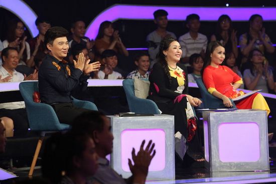 Ban giám khảo: Quang Linh, Thu Hiền, Cẩm Ly