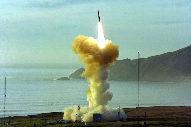 Mỹ phô diễn sức mạnh quân sự với Triều Tiên khi thử tên lửa đạn đạo Minuteman III ?
