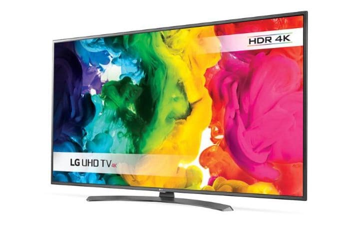 LG 43UH661V (Giá bán 13 triệu đồng, màn hình 43 inch, phần mềm webOS): Đối với những người không quá coi trọng vào kích thước màn hình hiển thị, thì LG 43UH661V có một giá trị rất riêng. Mặc dù trên thực tế, bạn sẽ không thể trải nghiệm chất lượng đầy đủ của công nghệ 4K trên màn hình TV chỉ có 43 inch, nhưng phiên bản TV của LG vẫn cho những khung hình đẹp, sắc nét trên những nội dung HD được nâng cấp. Mô hình này cũng đi kèm với dải tương phản động mở rộng (HDR) và phần mềm webOS 3.0 mới nhất. Ưu điểm của LG 43UH661V là chất lượng hình ảnh khá đẹp, giá cả hợp lý. Tuy nhiên, kích thước màn hình nhỏ nên người dùng chưa trải nghiệm hết được những tính năng ưu việt của công nghệ 4K cũng như HDR.