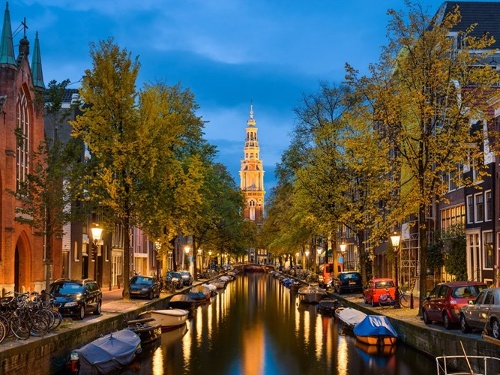 Hà Lan là một đất nước phát triển và có tới 287.000 triệu phú. Mức tài sản trung bình của mỗi người trưởng thành ở nước này là 81.118 USD. 