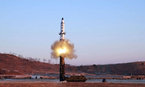Tên lửa Triều Tiên bay khoảng 30 phút trước khi rơi
