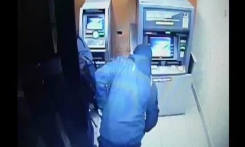 TP.HCM: Cạy phá trụ ATM trộm tiền còn rút dao tấn công bảo vệ