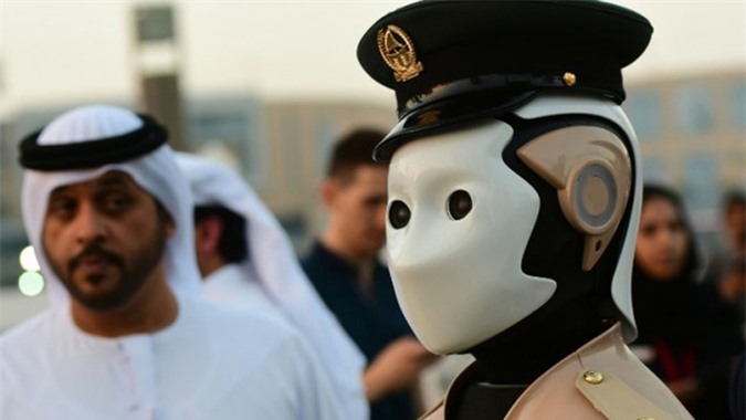 Robocop sẽ tuần tra tại các khu vực đông người trong thành phố Dubai như trung tâm tài chính, địa điểm thu hút khách du lịch. Ảnh: AFP