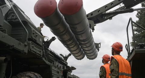 Hàng trăm vũ khí tối tân dàn trận bảo vệ bờ cõi Nga