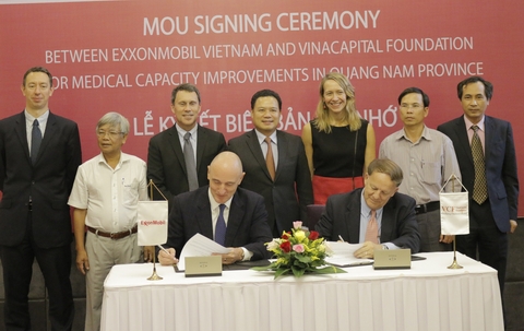 Lễ ký kết Biên bản Ghi nhớ giữa Công ty TNHH Thăm dò & KT Dầu khí ExxonMobil Việt Nam và Tổ chức VinaCapital Foundation Quảng Nam