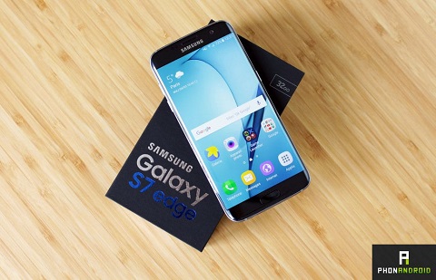 Galaxy S7 Edge. Mặc dù Galaxy S8 cung cấp những tính năng mới mẻ thú vị thì Galaxy S7 Edge vẫn khẳng định vị thế trong dòng cao cấp với nhiều ưu điểm. S7 cũng sở hữu RAM 4 GB, bộ xử lý Snapdragon 820 và pin 3600 mAh như người kế nhiệm của mình, thậm chí tuổi thọ pin của S7 Edge lâu hơn so với S8. Cả 2 mô hình đều có bộ cảm biến ảnh hoàn toàn giống nhau. Hiện giá của S7 Edge dao động giữa mức từ 7,3 triệu đồng và khoảng 8,9 triệu đồng. Thật hấp dẫn.