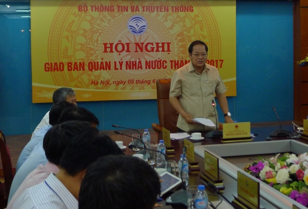 Bộ trưởng Bộ TT&TT Trương Minh Tuấn phát biểu chỉ đạo tại Hội nghị giao ban.