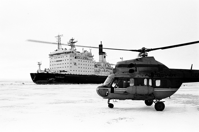 Các tàu phá băng hạt nhân được công ty Rosatomflot sử dụng để giúp dọn, phá băng, duy trì Tuyến đường biển phương Bắc và vận hành các trạm nghiên cứu nổi Bắc Cực. 