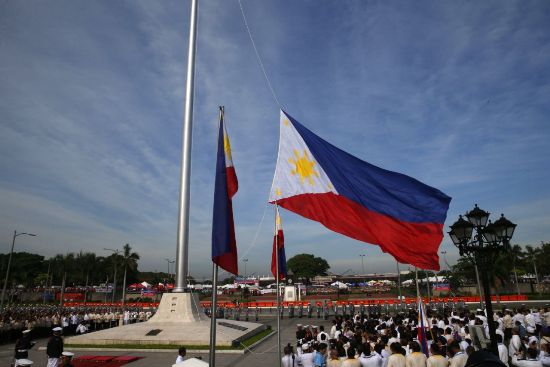 Giữa chiến sự khốc liệt, cờ Philippines bay phấp phới ở thành phố Marawi
