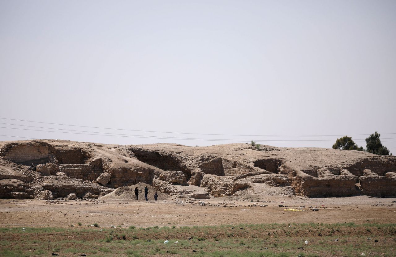 Pháo đài Harqalah 1.000 tuổi ở phía tây Raqqa bị phá hủy trong chiến tranh (Ảnh: Reuters)