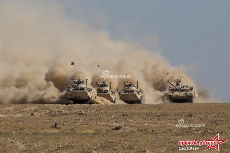 Việc được tiến hành tập trận trên sa mạc góp phần đem lại kinh nghiệm cho Quân đội Nga đối phó với hoạt động khủng bố dữ dội tại Syria – nơi mà Quân đội Nga đang hỗ trợ chính phủ Damascus hết mình chống lại hàng chục phe phái khủng bố. Nguồn ảnh: Arms-Expo 