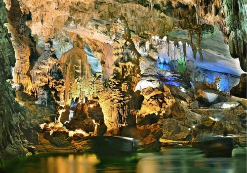 Động Phong Nha. Ảnh: quảng Bình Tourism.