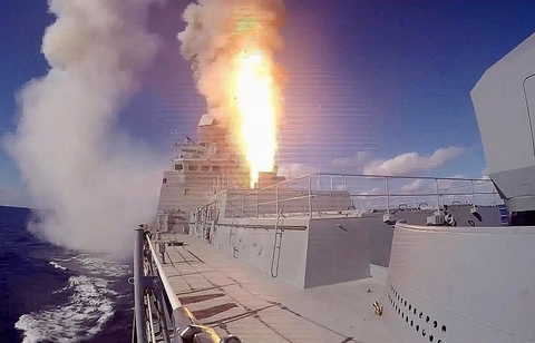 Tàu chiến Nga phóng tên lửa &quot;xóa sổ&quot; kho vũ khí ở Syria