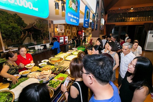 Ngay ngày đầu khai trương, Không gian ẩm thực Ngũ hành đã đón lượng khách lớn. Những trải nghiệm ẩm thực ba miền và quốc tế mà các đầu bếp hàng đầu Việt Nam mang đến, với mức giá vô cùng phải chăng, đã biến nơi đây thành một điểm hẹn thú vị với cả người dân lẫn du khách Đà Nẵng.