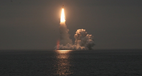 Tàu ngầm hạt nhân vô đối Nga phóng tên lửa đầy uy lực