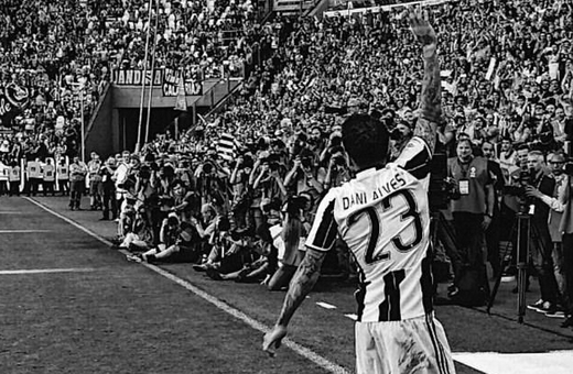 Bức ảnh chia tay người hâm mộ Juventus của Alves