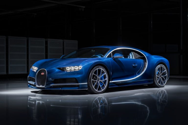 Bugatti Chiron (3 triệu USD): Bugatti Chiron được mệnh danh là siêu xe thể thao đắt nhất, sang trọng nhất và mạnh mẽ nhất trên thế giới. Siêu xe này sở hữu động cơ W16 dung tích 8.0L cho công suất 1.479 mã lực. Mức giá khởi điểm từ 2,7 đến 3 triệu USD. 