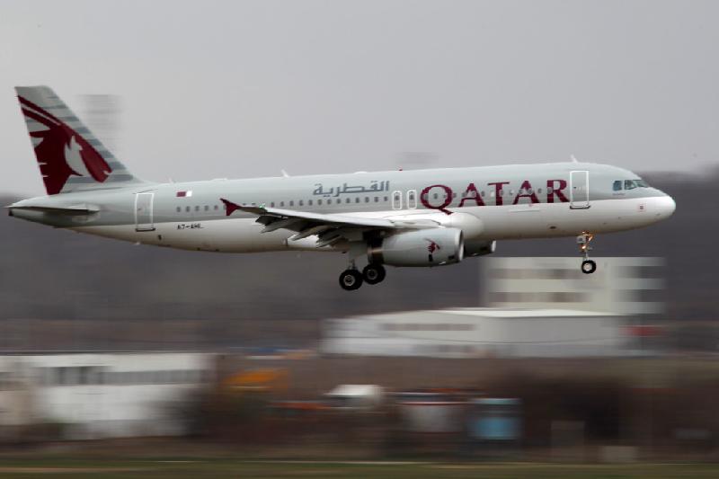 Hãng hàng không quốc gia của Qatar, Qatar Airways đã vươn lên trở thành một trong những hãng hàng không có ảnh hưởng lớn nhất trên thế giới trong những năm gần đây. Cuộc khủng hoảng ngoại giao đang diễn ra đã gây ảnh hưởng nặng nề đến Qatar Airways khi các nước xung quanh như Saudia Arabia, UAE và Bahrain, đều đóng cửa không phận với Qatar.  Ảnh: Reuters.