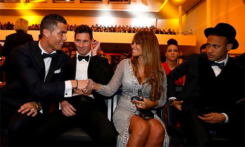Ronaldo muốn Messi và Antonella là nhân vật lớn nhất trong lễ cưới của hai người, nên chủ động từ chối dự buổi lễ này. 