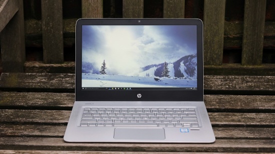 HP Envy 13: HP Envy 13 được trang bị phần cứng mạnh mẽ như Surface Laptop và có giá khởi điểm chỉ 779 USD, so với mức giá khởi điểm 999 USD của Surface Laptop nhưng lại có ít cổng kết nối hơn và bộ nhớ RAM thấp hơn. 