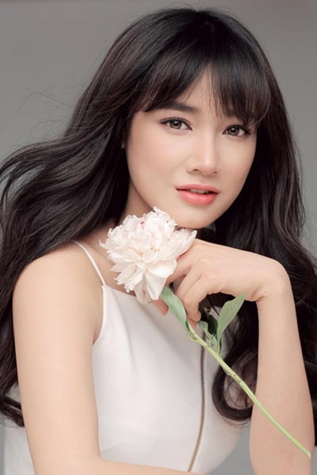 Sức hút của Nhã Phương trong Tuổi thanh xuân 2 hoàn toàn đủ để cô ứng cử vào vị trí nữ hoàng màn ảnh Việt nửa đầu năm 2017.