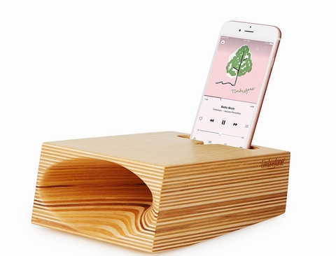 11. Bộ khuếch đại âm thanh bằng gỗ. Bạn cắm trại trong rừng không có điện và bạn muốn nghe nhạc. Timbrefone là một bộ khuếch đại âm thanh của iPhone , được làm bằng gỗ được sản xuất tại Mỹ, là lựa chọn dành cho bạn trong tình huống này. Giá : 95 euro.