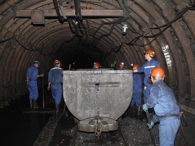 Tìm thấy thi thể công nhân mỏ dưới hàng nghìn m3 đất đá
