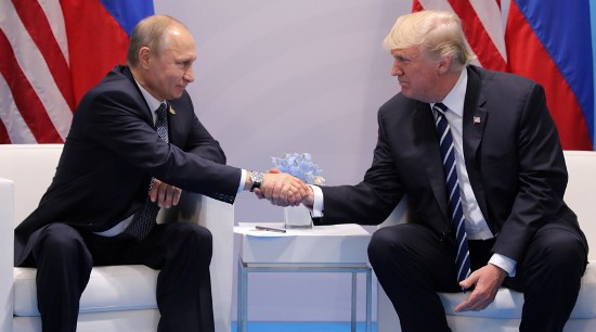 Bất ngờ khó tin trong cuộc gặp lịch sử giữa hai tổng thống Putin và Trump