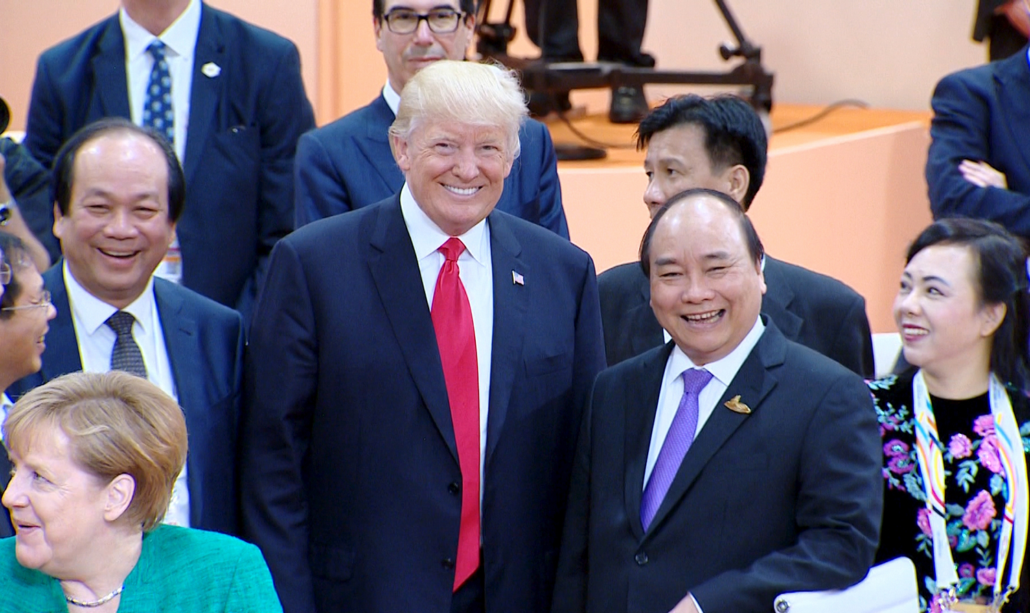Thủ tướng Nguyễn Xuân Phúc gặp Tổng thống Hoa Kỳ Donald Trump. - Ảnh: VGP/Quang Hiếu