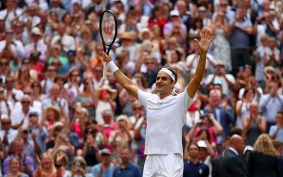 Federer ăn mừng chiến thắng sau pha đánh bóng quyết định