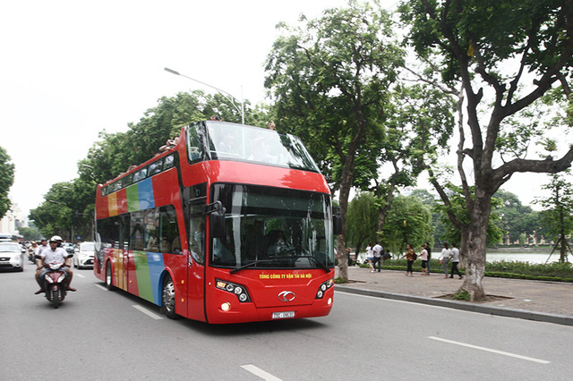 Xe buýt 2 tầng được thí điểm từ cuối tháng 6 tại Hà Nội (ảnh: Việt Hưng)