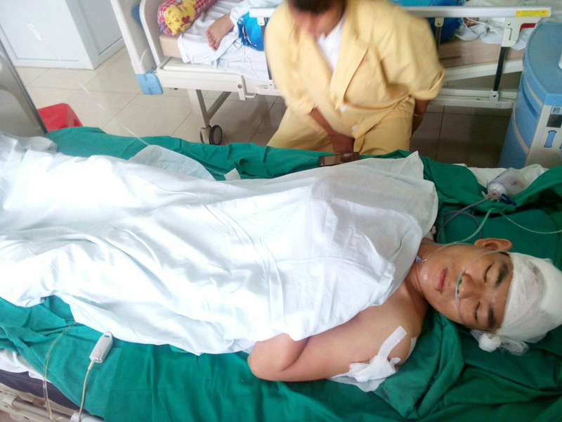 Hà Nội: Một nam ca sĩ bị đuổi đánh, chém gục trên phố