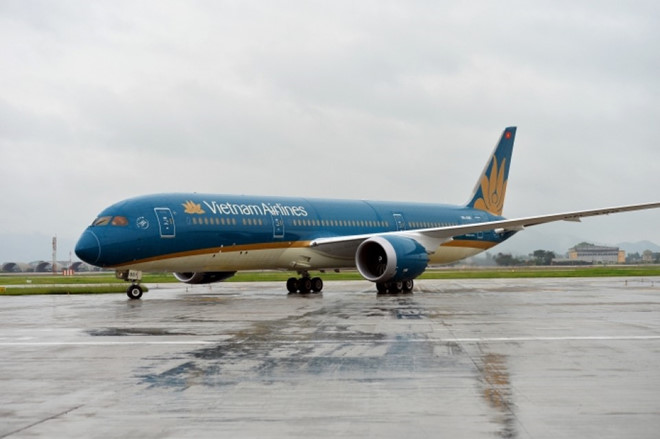 VietnamArlines hủy 10 chuyến bay vì bão