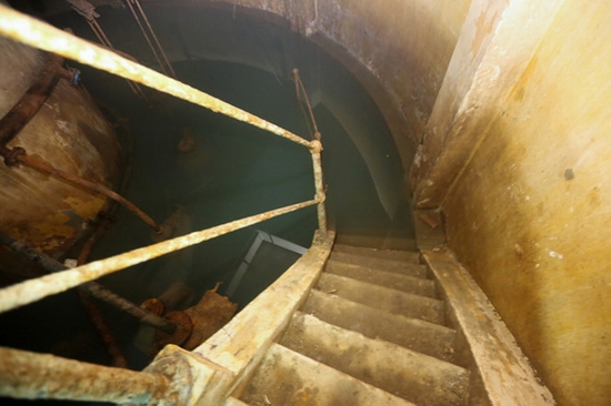 Hệ thống cung cấp nước cho Sài Gòn - Chợ Lớn có 6 cụm giếng cạn. Mỗi cụm có 10 - 20 giếng cạn, được bố trí theo vòng tròn, bán kính cách giếng trung tâm khoảng 200 m. Cụm giếng cạn Gò Vấp được xây dựng năm 1923. Lối xuống giếng trung tâm này là những bậc thang làm bằng xi măng.