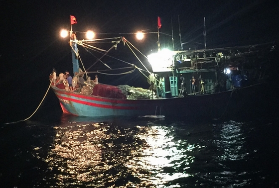 17 ngư dân Nghệ An gặp nạn được đưa về đất liền an toàn