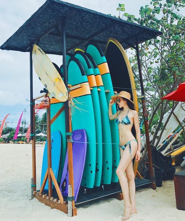 Trong chuyến du lịch đảo Bali, Kỳ Duyên tự tin diện bikini khoe vóc dáng chuẩn đáng mơ ước giữa không gian biển trời trong lành.
