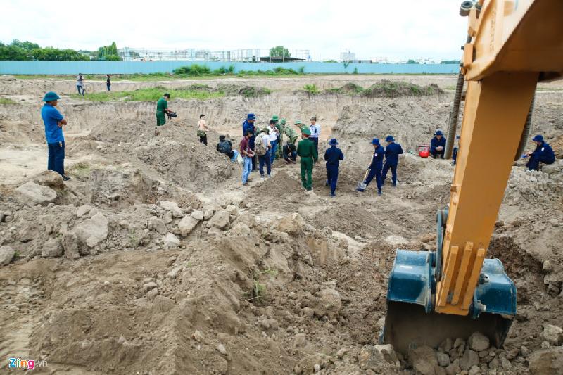 Theo ông Ngô Tuấn Nghĩa, Chính ủy Bộ tư lệnh TP.HCM, các mẫu vật được gửi đi giám định, hiện tại chưa thể khẳng định đó là di vật, hài cốt của các chiến sĩ hy sinh. K70 cũng đã tăng cường thêm 2 xe cẩu để phục vụ công tác tìm kiếm.