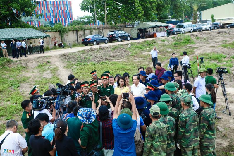 Bộ tư lệnh TP.HCM cho biết công tác tìm kiếm hài cốt ở sân bay Tân Sơn Nhất dự kiến kéo dài vì đang gặp khó khăn trong việc xác định, khoanh vùng chính xác của vị trí hố chôn thứ 2.
