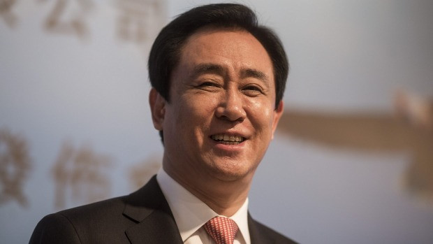 2. Hui Ka Yan (24,9 tỷ USD):    Tài sản của ông Hui tăng nhanh chóng từ 9,8 tỷ USD lên 24,9 tỷ USD nhờ bất động sản tại các thành phố lớn của Trung Quốc tăng giá, cùng với việc tập đoàn China Evergrande của ông ra mắt thêm gần 100 dự án.