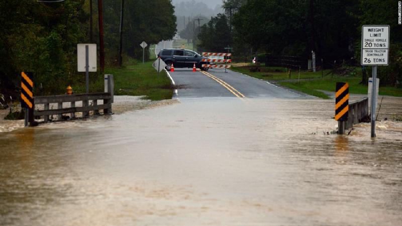 Thành phố Parma, Ohio, Mỹ: Người dân ở Parma đã quá quen với cảnh nước tràn lên nhà mỗi khi có mưa lớn hay dông bão. Nhiều gia đình còn đầu tư hẳn hệ thống thoát nước bão nhưng vẫn không có tác dụng. Ảnh: Servproparmasevenhills.