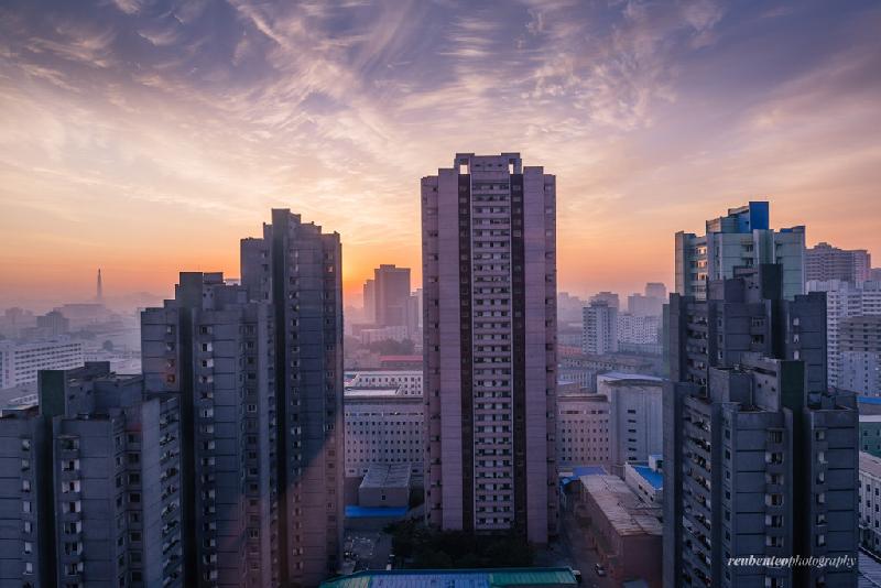 Nhiều người mô tả buổi sáng ở thủ đô của Triều Tiên tĩnh mịch đến kỳ lạ, không ồn ào nhộn nhịp như các thành phố khác trên thế giới.